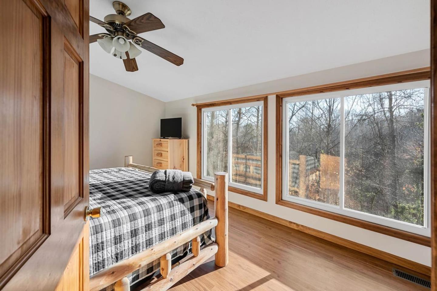 Dog Friendly! Views! Hot Tub! Close To Pf! Gsmnp Sevierville Exterior photo