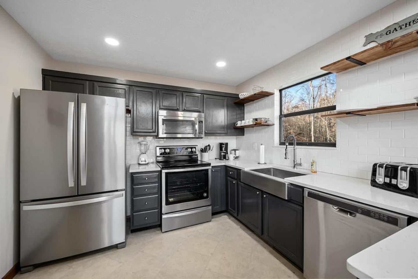 Dog Friendly! Views! Hot Tub! Close To Pf! Gsmnp Sevierville Exterior photo