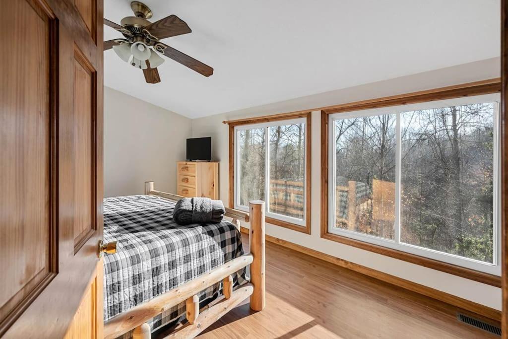 Dog Friendly! Views! Hot Tub! Close To Pf! Gsmnp Sevierville Exterior photo