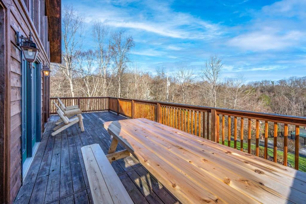 Dog Friendly! Views! Hot Tub! Close To Pf! Gsmnp Sevierville Exterior photo