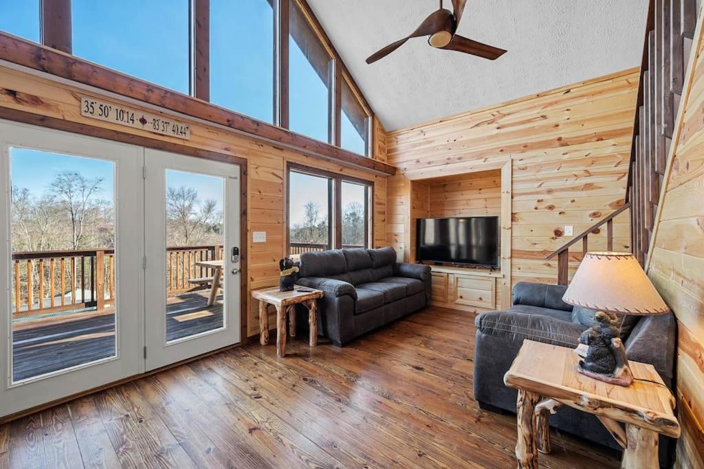 Dog Friendly! Views! Hot Tub! Close To Pf! Gsmnp Sevierville Exterior photo